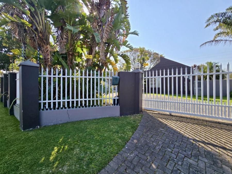 4 Bedroom Property for Sale in Loerie Park Western Cape